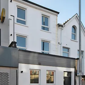 Modern Great Location Free Parking Belfast