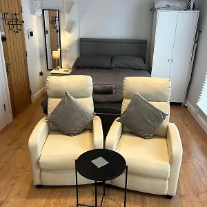 https://jaskar.cardiffhotelswales.com