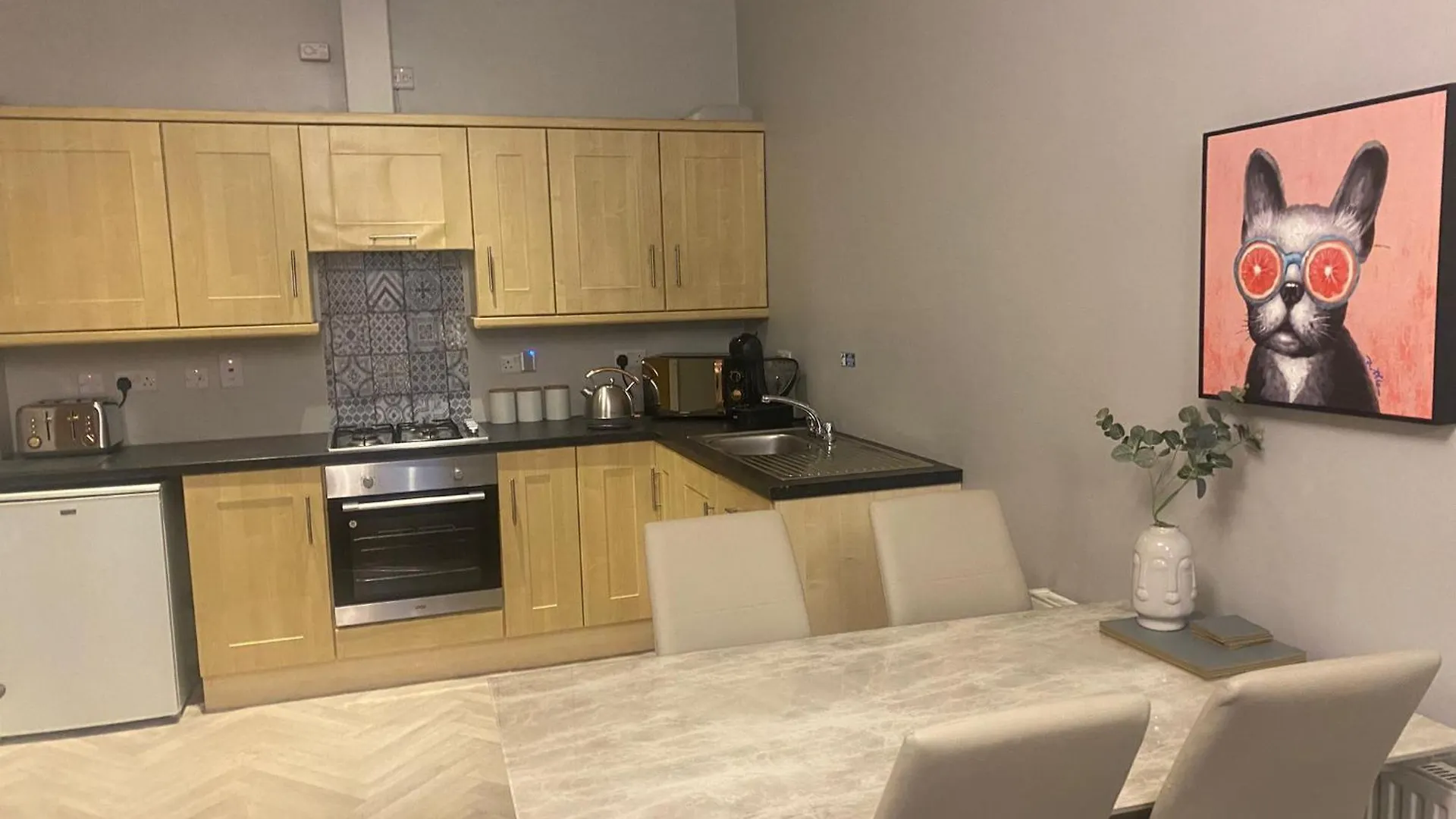 Hastings Apartments Extra Large Self Catering Apt Tourism Certified Free Parking Wifi Belfast